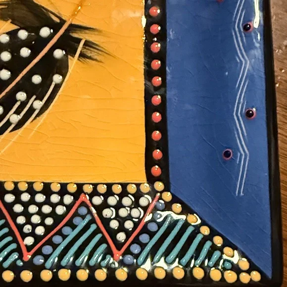 Beautiful 7” African Pottery plate - signed by the artist. Vibrant colors 😍 - Picture 7 of 8
